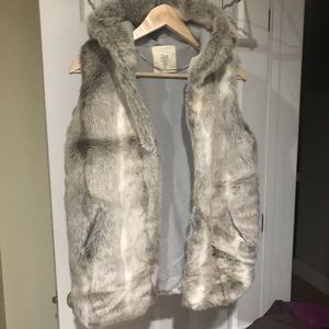 ❌SOLD❌New Zara faux fur vest with hood and pockets